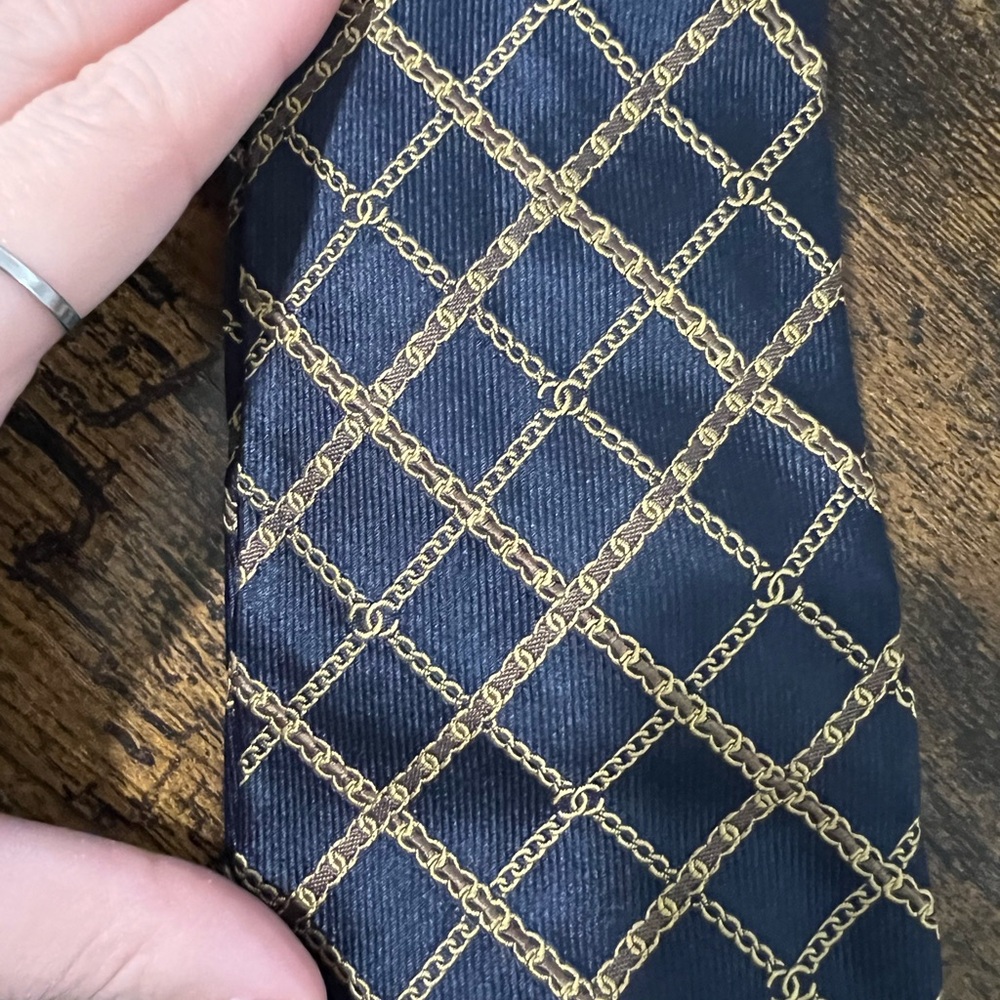 Men’s vintage Chanel tie
